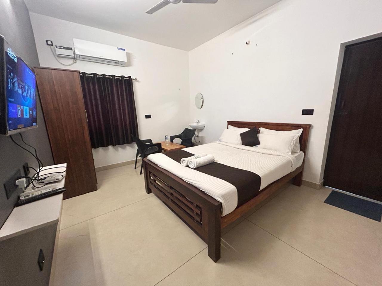 Hotel The Ocean Grand à Pondichéry Extérieur photo
